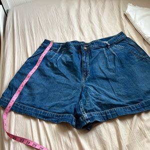 a.n.a short size US 16